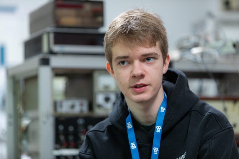 ГОСТИ: Пракса у Институту за ученике отвара врата физике